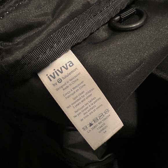 Gorgeous silver IVIVVA backpack. - Picture 3 of 5